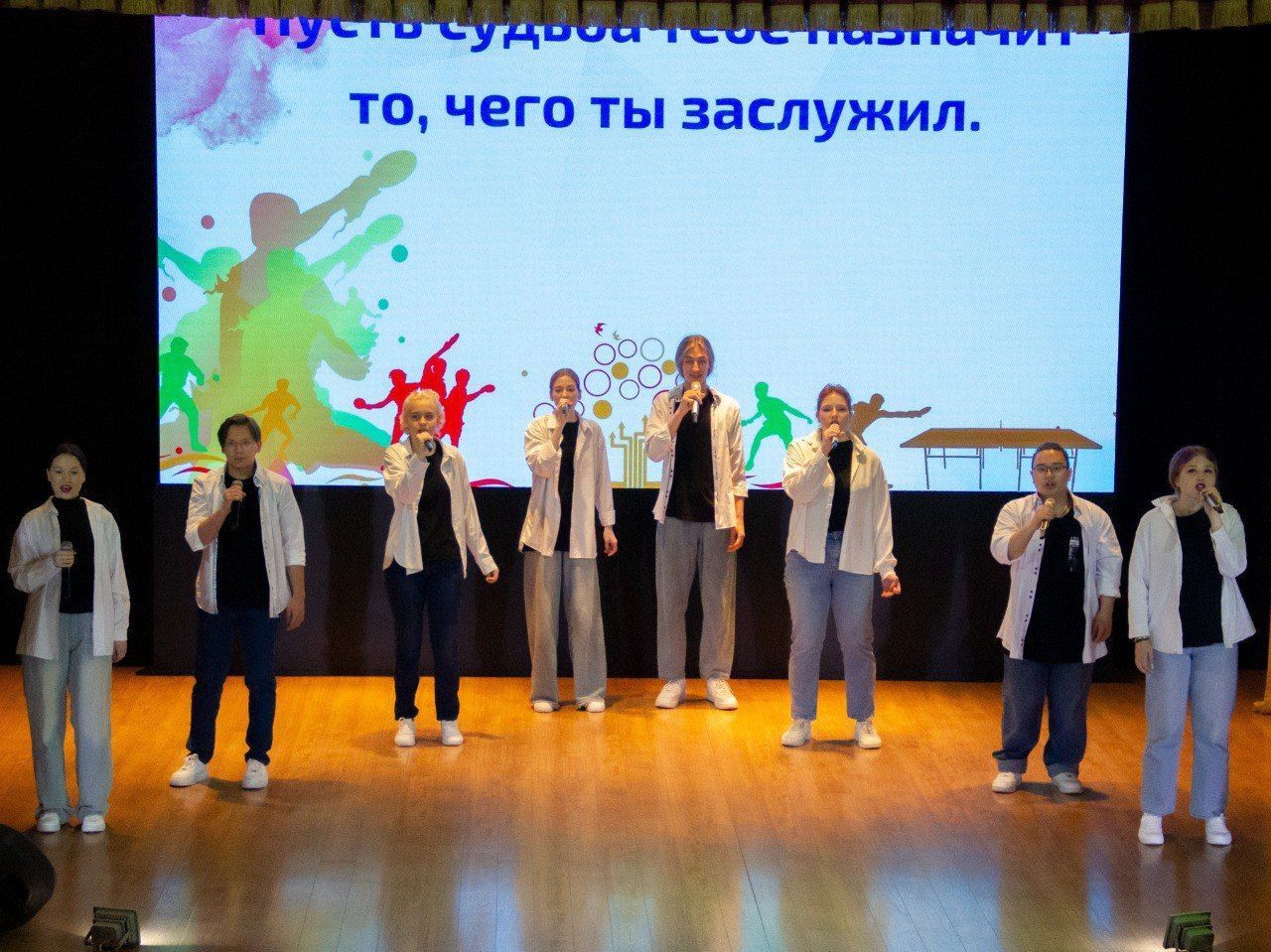 Понедельник начался с ярких событий и добрых слов